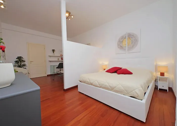Modern Near Metro Malatesta With Balcony & Wi-fi דירה