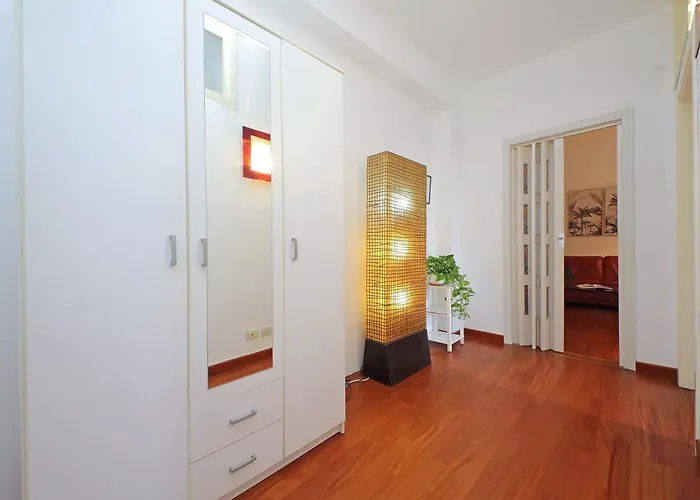 Modern Near Metro Malatesta With Balcony & Wi-fi דירה *